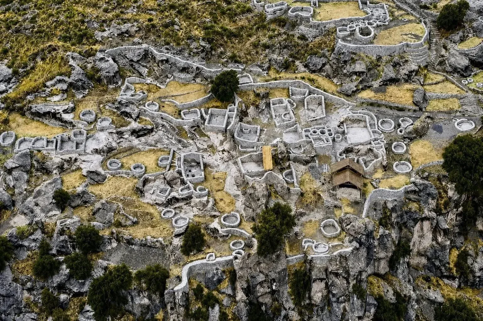 Tour de 1 Día a Taqrachullo y Tres Cañones: desde Cusco